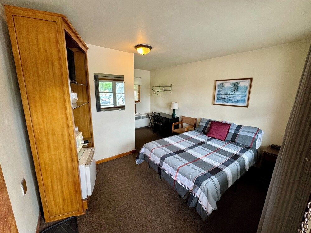 Napps Motel 2