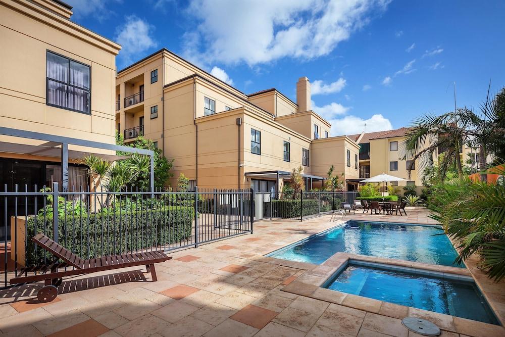 BEST WESTERN NORTHBRIDGE APARTMENTS 1