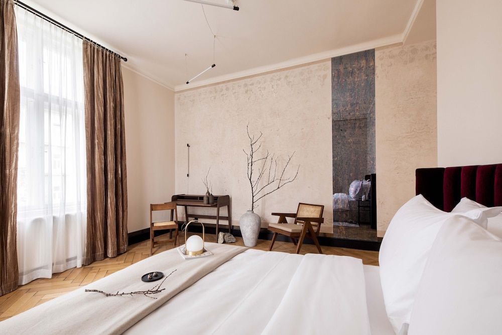 Zola Hotel - Palais de Bohème 1