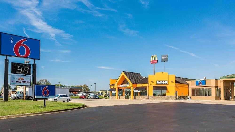 Motel 6-Clarksville, TN 1