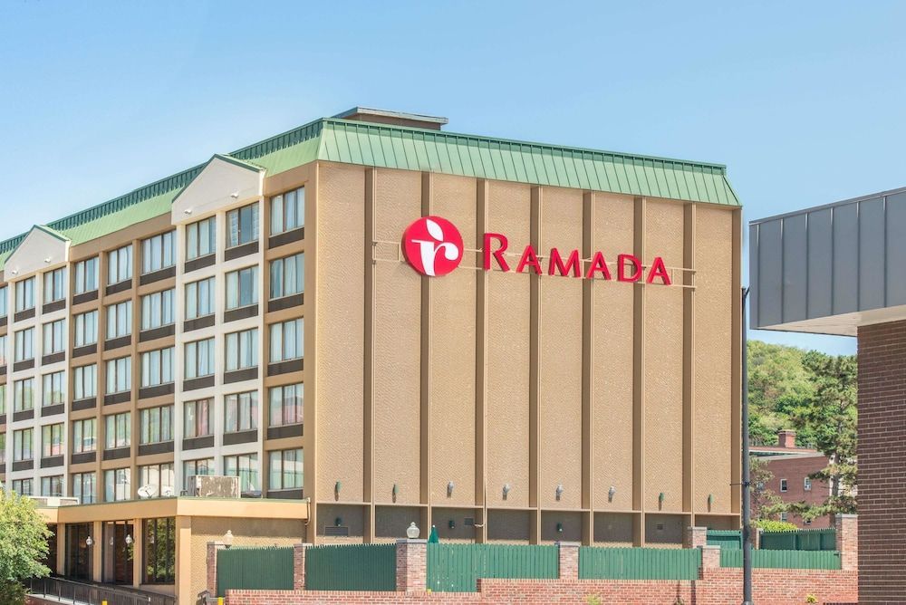 Ramada by Wyndham Cumberland Downtown 1