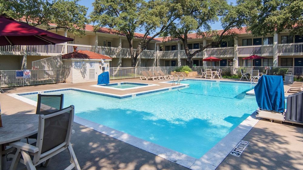 Motel 6-Addison, TX - Dallas 1