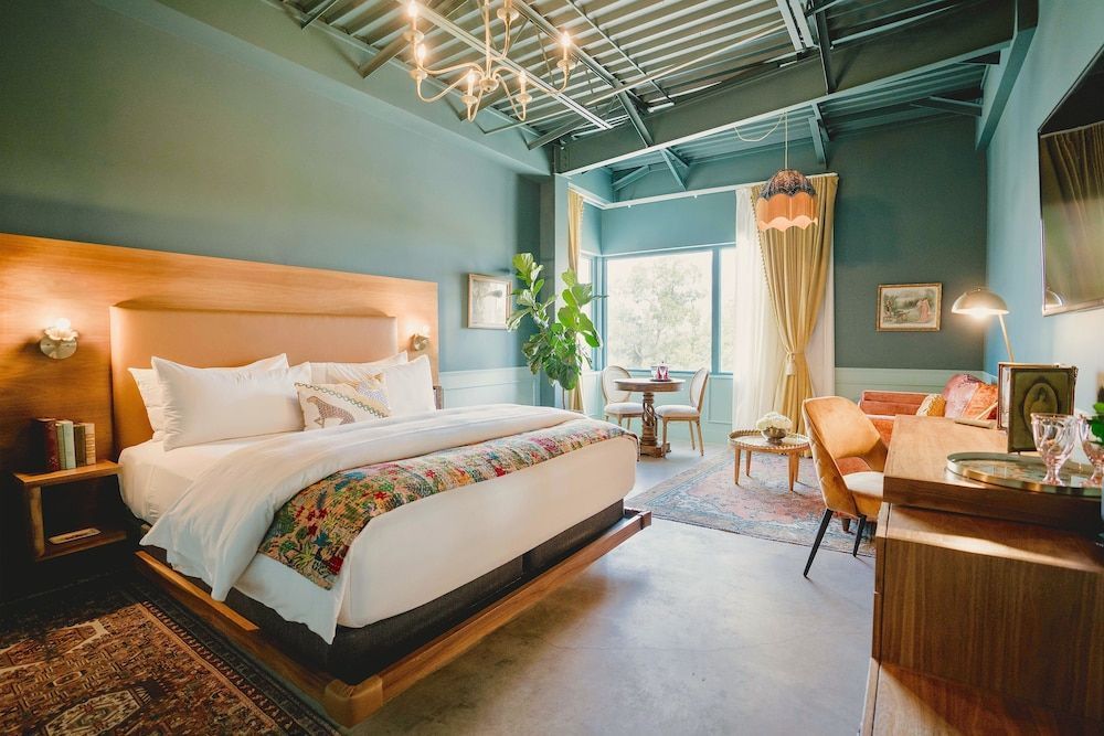The Frances Modern Inn 1