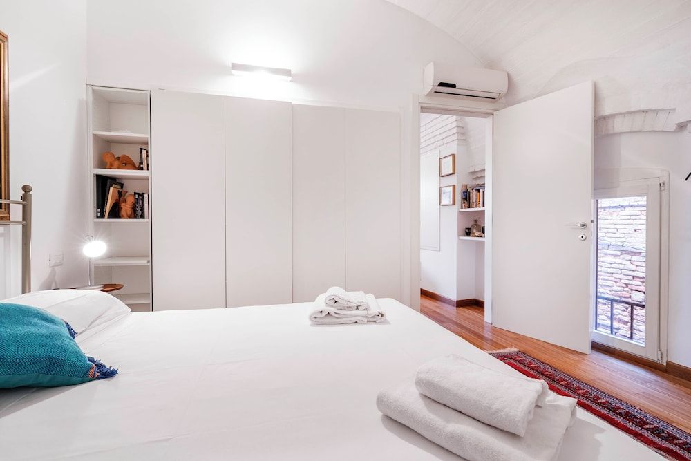 Venice Guggenheim Apt by Wonderful Italy 1