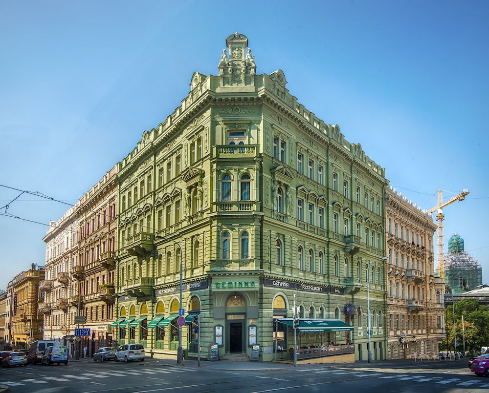Deminka Palace 1