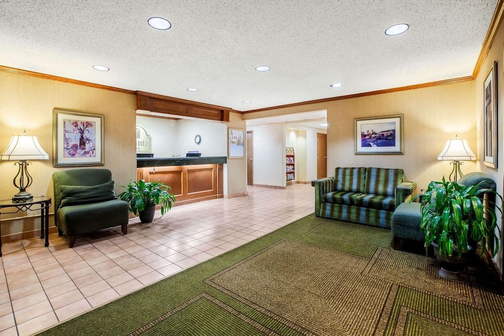 La Quinta Inn by Wyndham Detroit Southgate 2