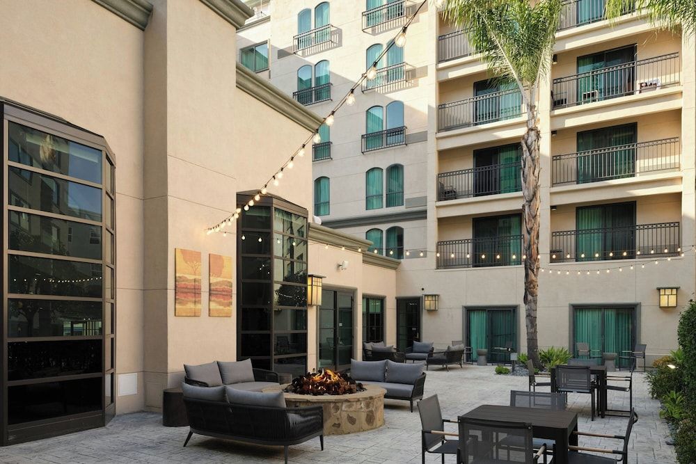 Courtyard by Marriott Los Angeles Pasadena Old Town 1