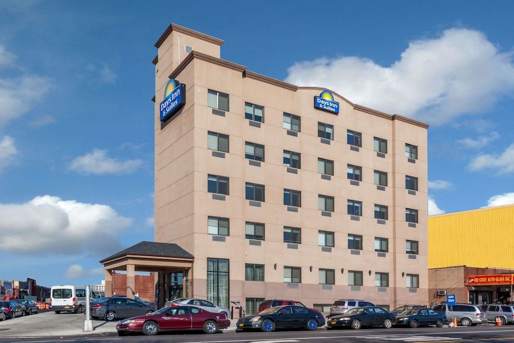 Days Inn & Suites by Wyndham Jamaica JFK Airport 1