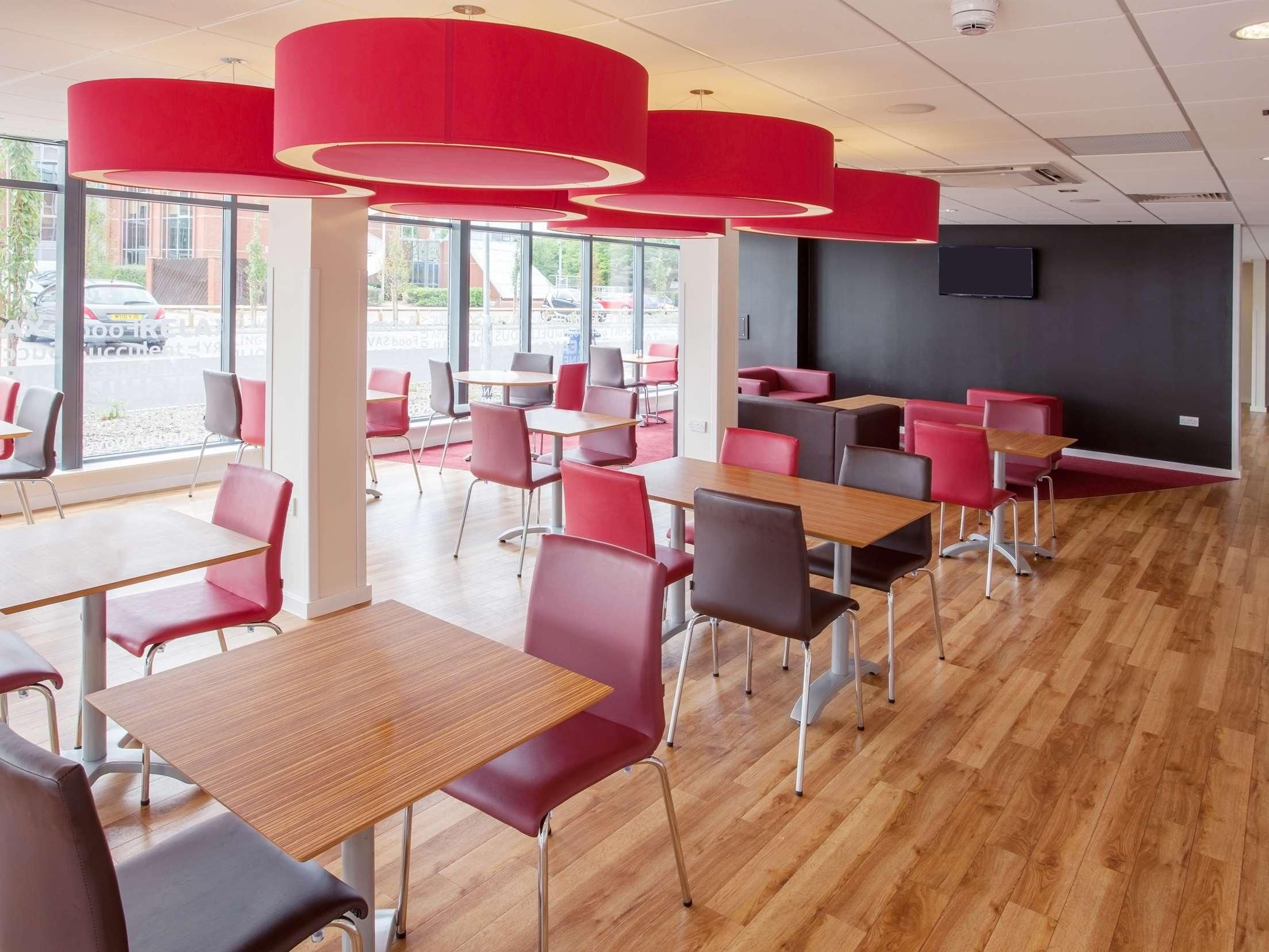 Travelodge Winnersh Triangle 2