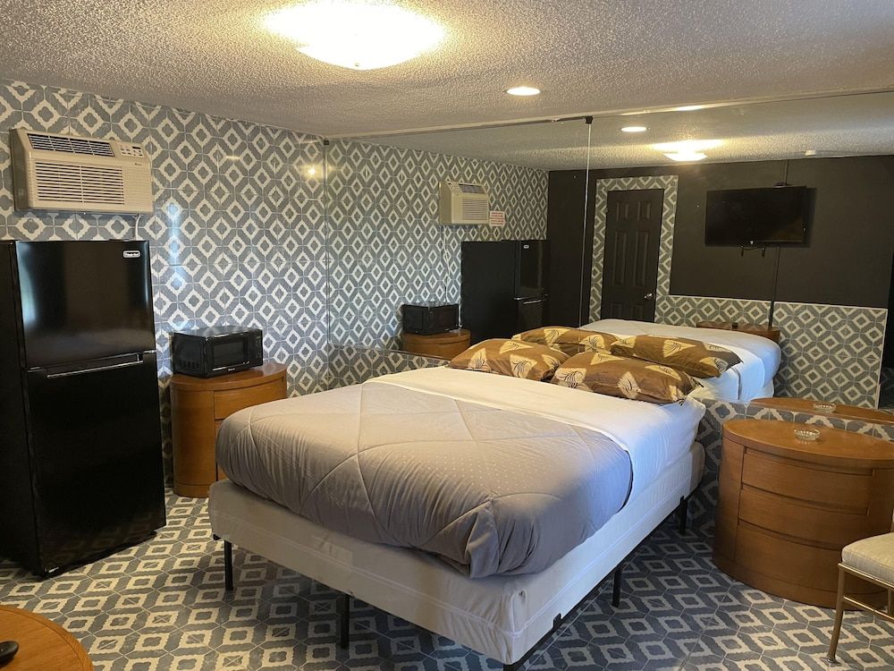 Carole Motel 2