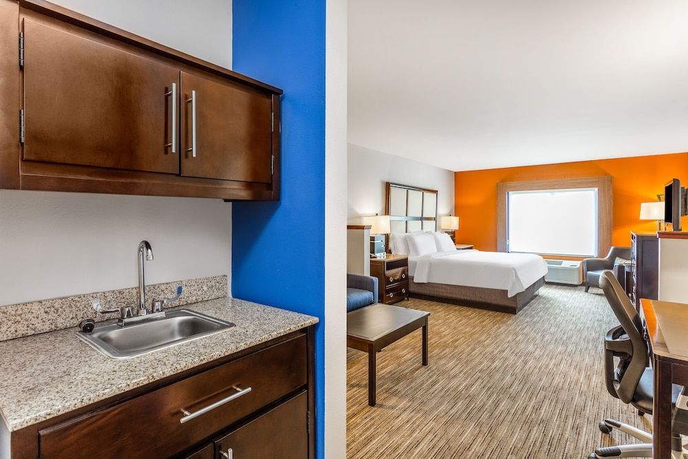 Holiday Inn Express & Suites ALBERT LEA - I-35 by IHG 2