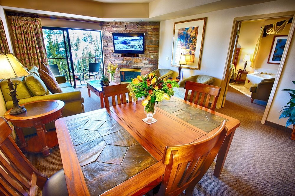 Ridge Pointe 1