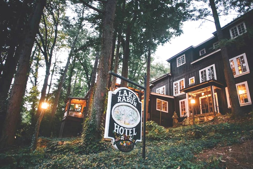 Lake Rabun Hotel 1