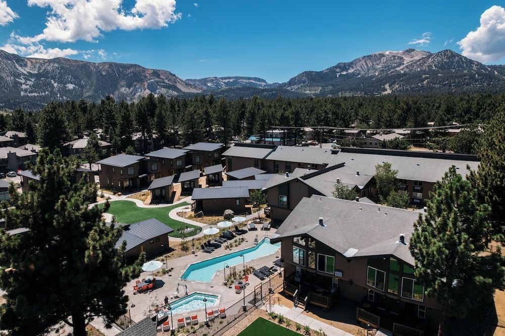 Outbound Mammoth 1