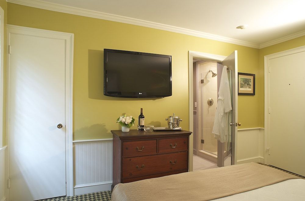 Concord's Colonial Inn 2