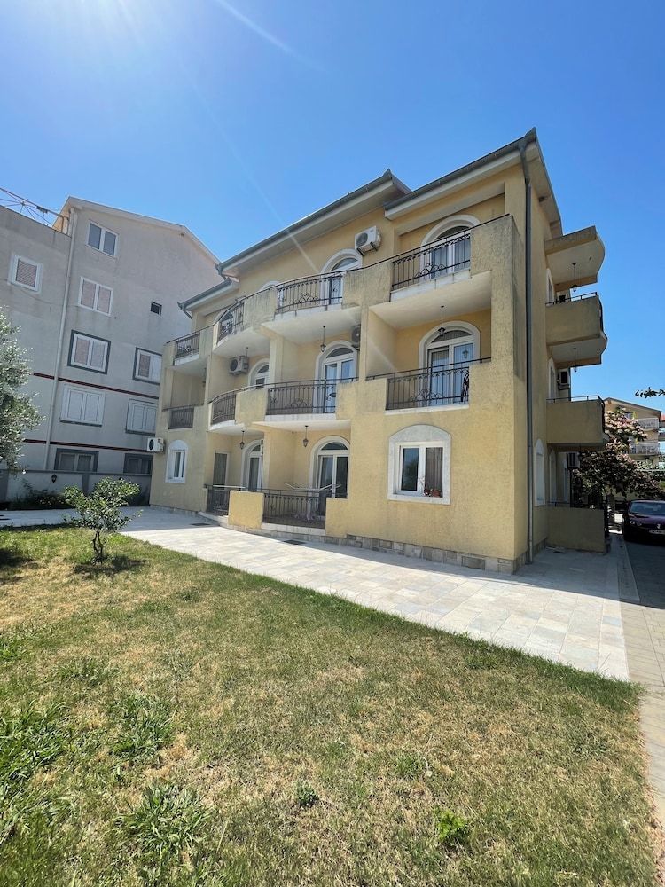 Luna Apartments 1