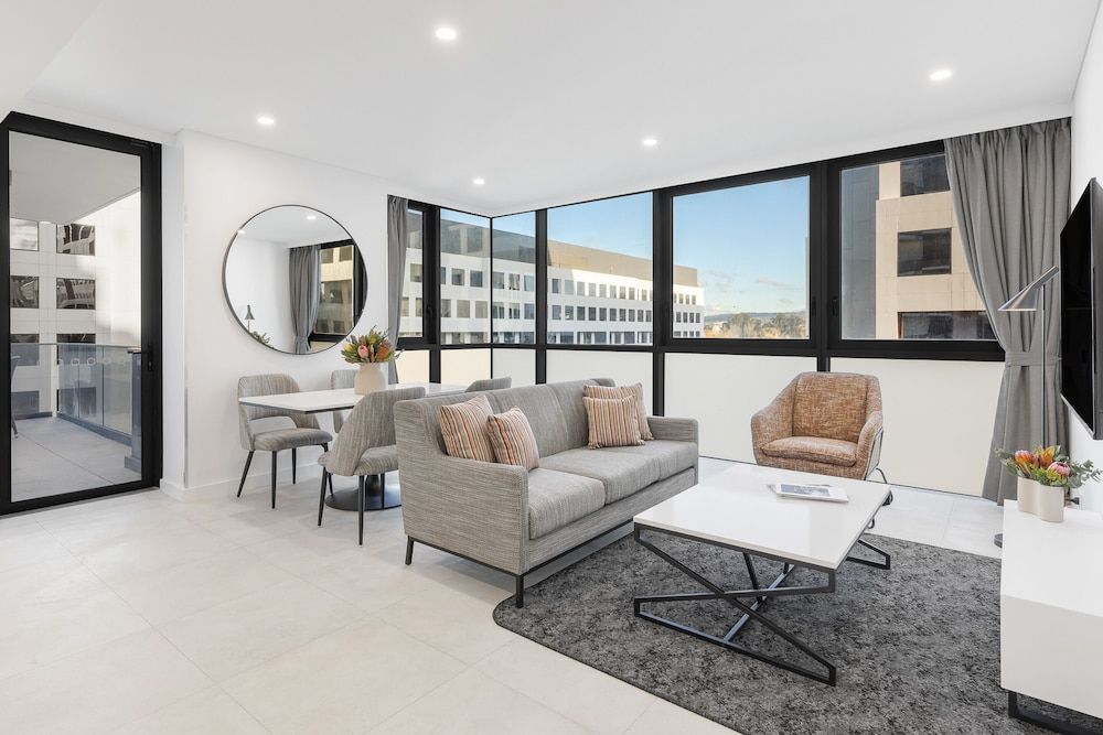 Meriton Suites Canberra 1