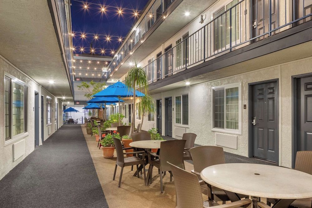 Comfort Inn Santa Monica - West Los Angeles 1