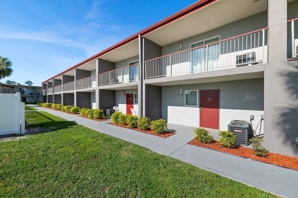 Quality Suites Wildwood - The Villages 1