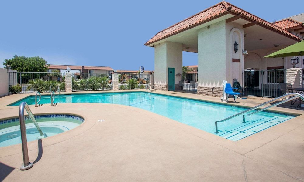 Days Inn by Wyndham Anaheim Near the Park 1