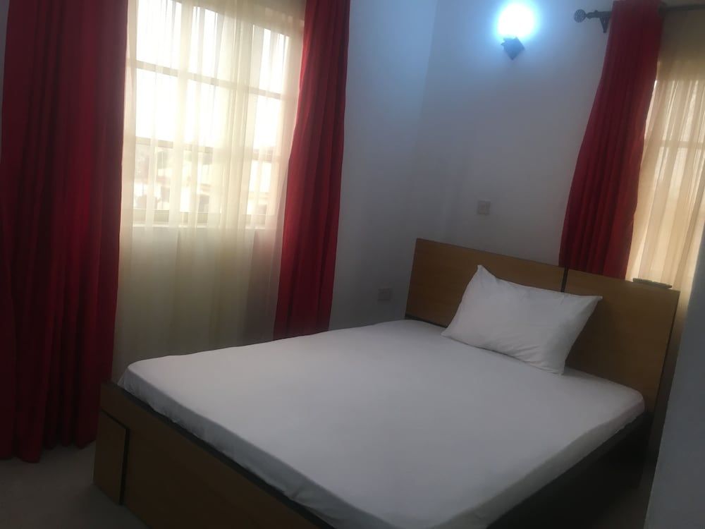 Bucker's Palace Hotel 2