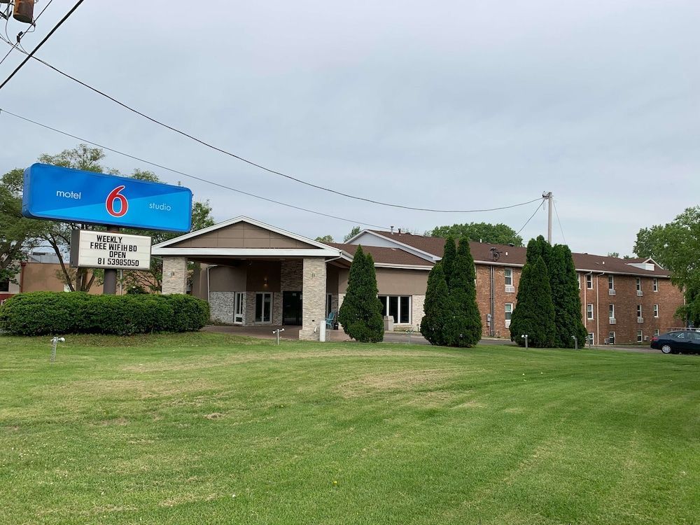 Studio 6 Rockford 1