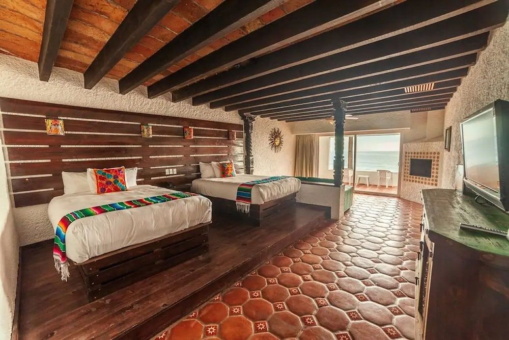 Las Rocas Resort & Spa 1