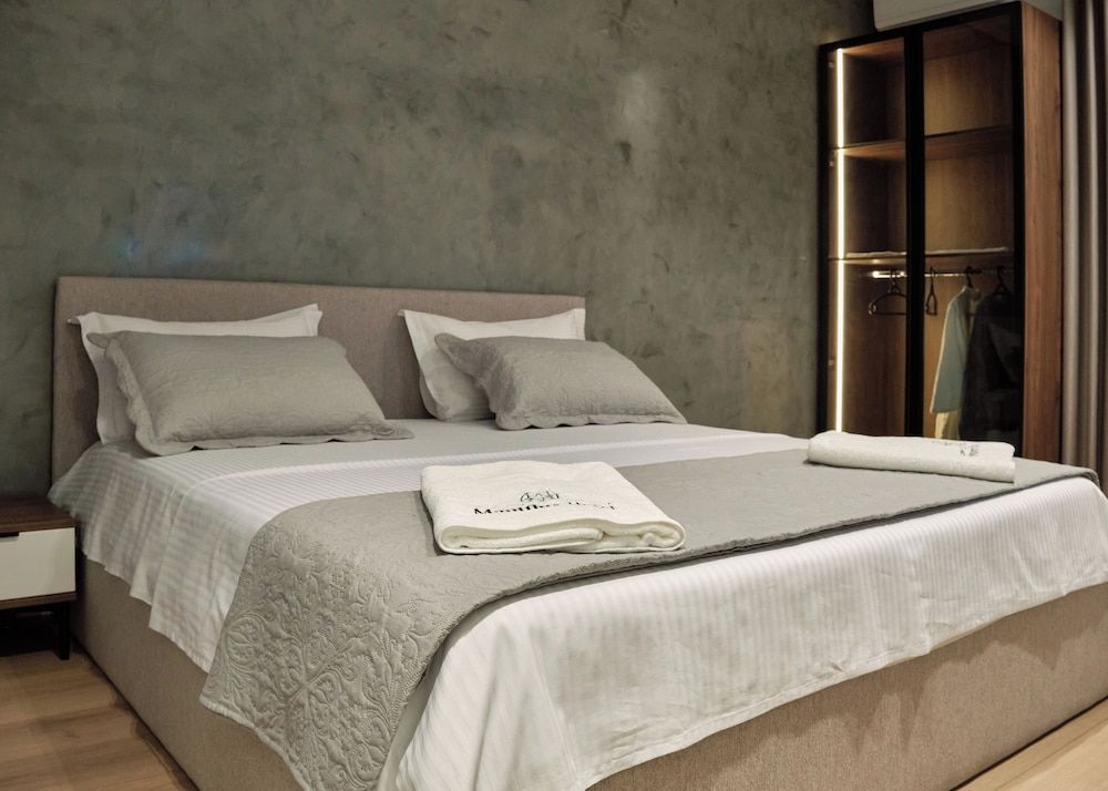 Montflux Hotel 1