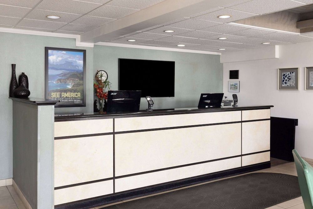 Travelodge by Wyndham Monterey Bay 2