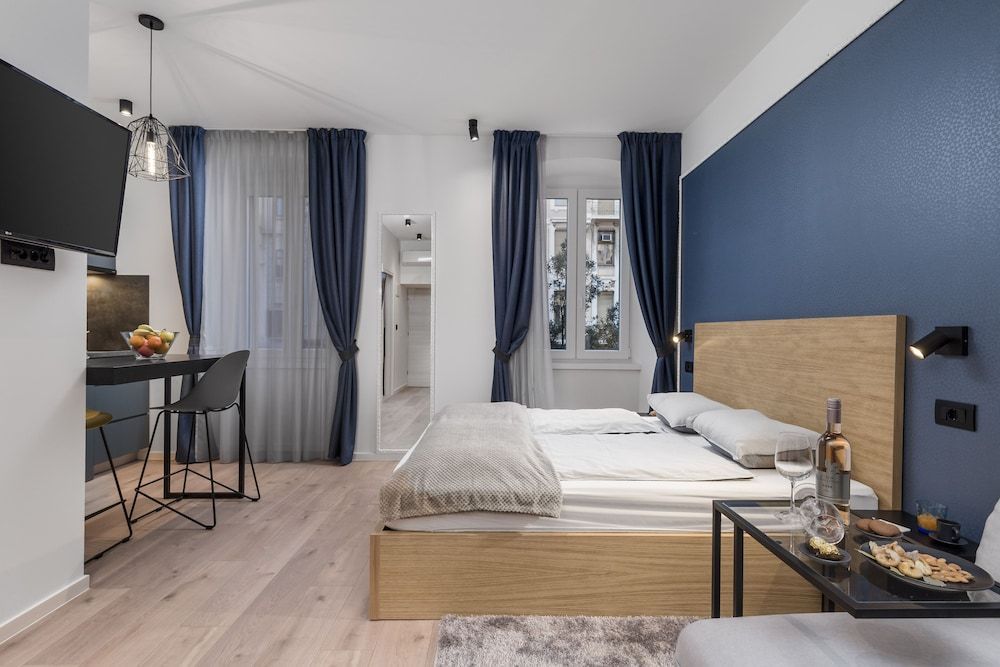 Deluxe Apartments & Rooms "In the Center" 1