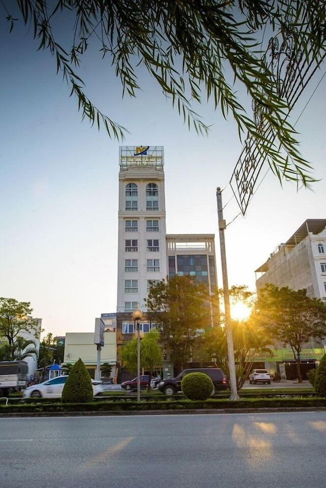 THE SHINE HOTEL 1