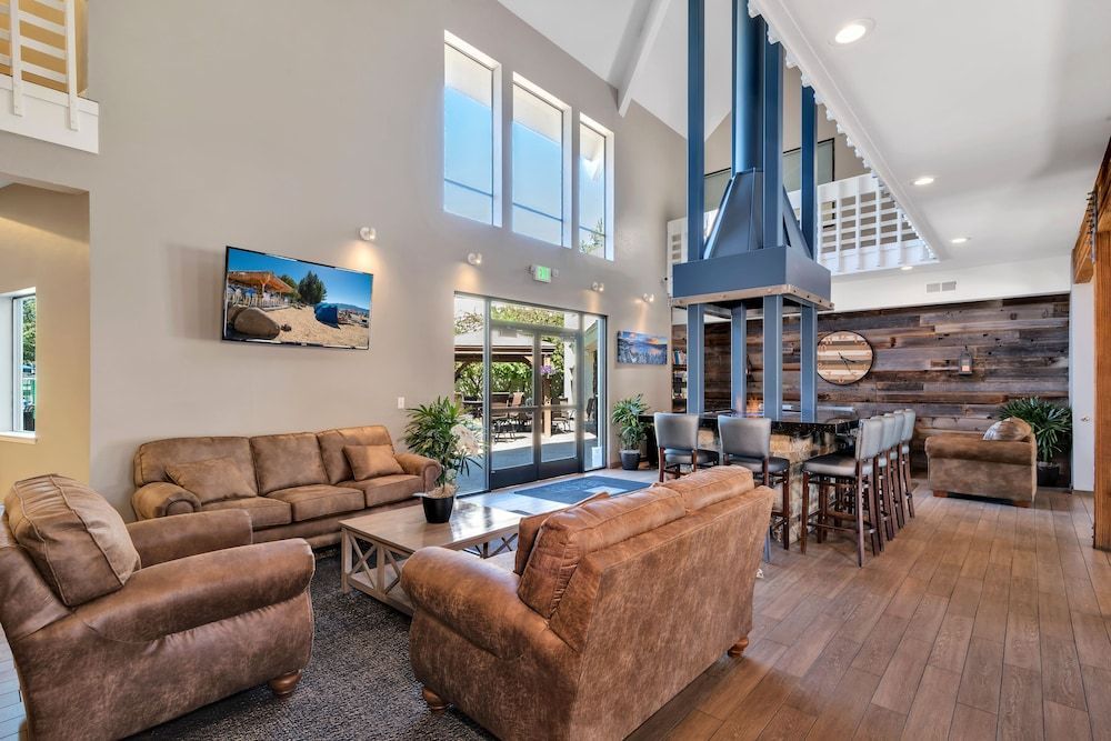 The Beach Retreat & Lodge at Tahoe 2
