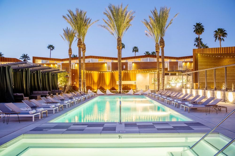 ARRIVE Palm Springs - Adults Only 1