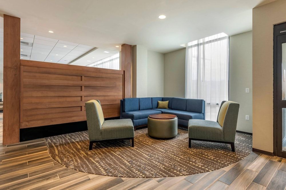 Comfort Inn & Suites Pittsburgh-Northshore 2