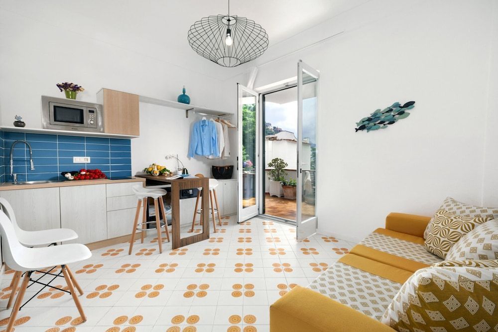 Estate4home - Nikos 1