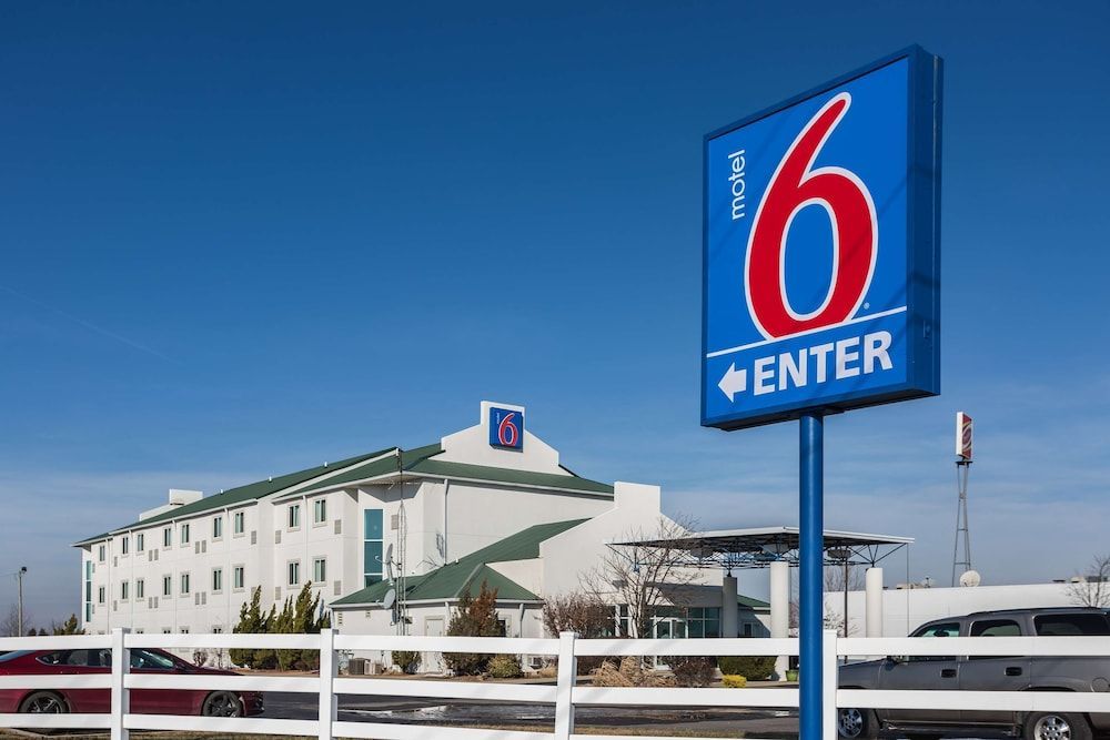Motel 6 Dale, Indiana Near Holiday World and Splashing safari#Central Time #I64 Highway 1