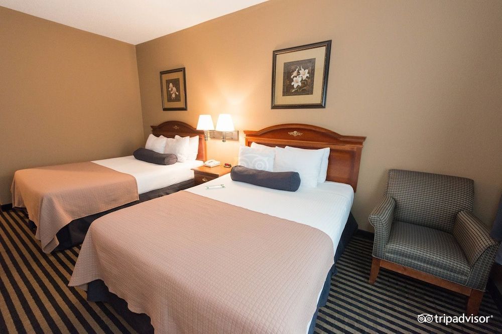 Mountain Inn & Suites Flat Rock 2