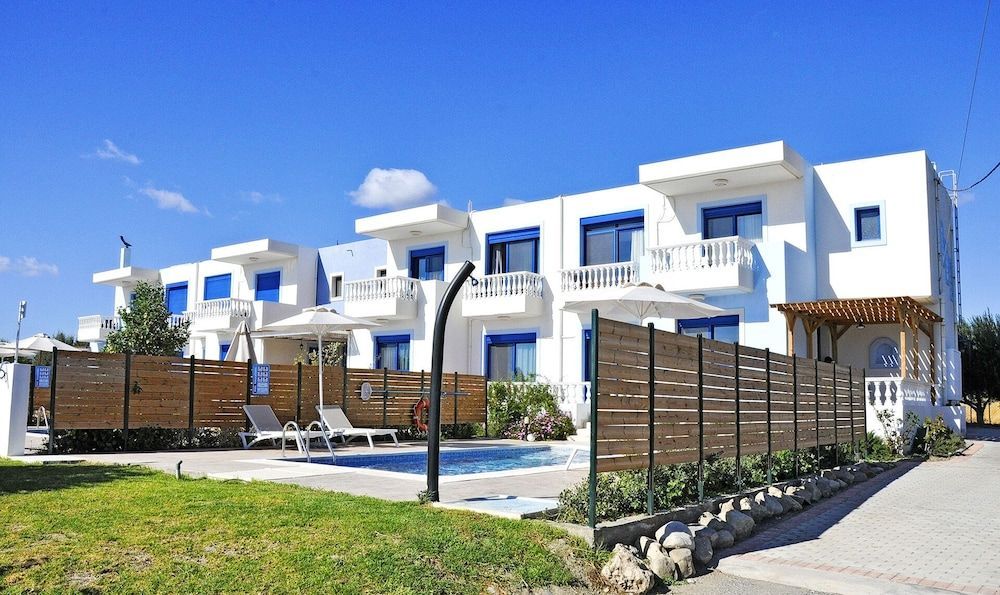 RITA MARE seafront villas heated Pools 1