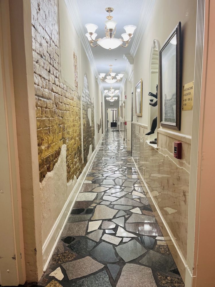 Plaza Suites Downtown New Orleans 1