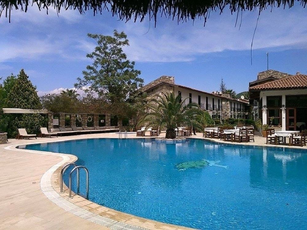Aydos Hotels & Breeze Restaurant 1