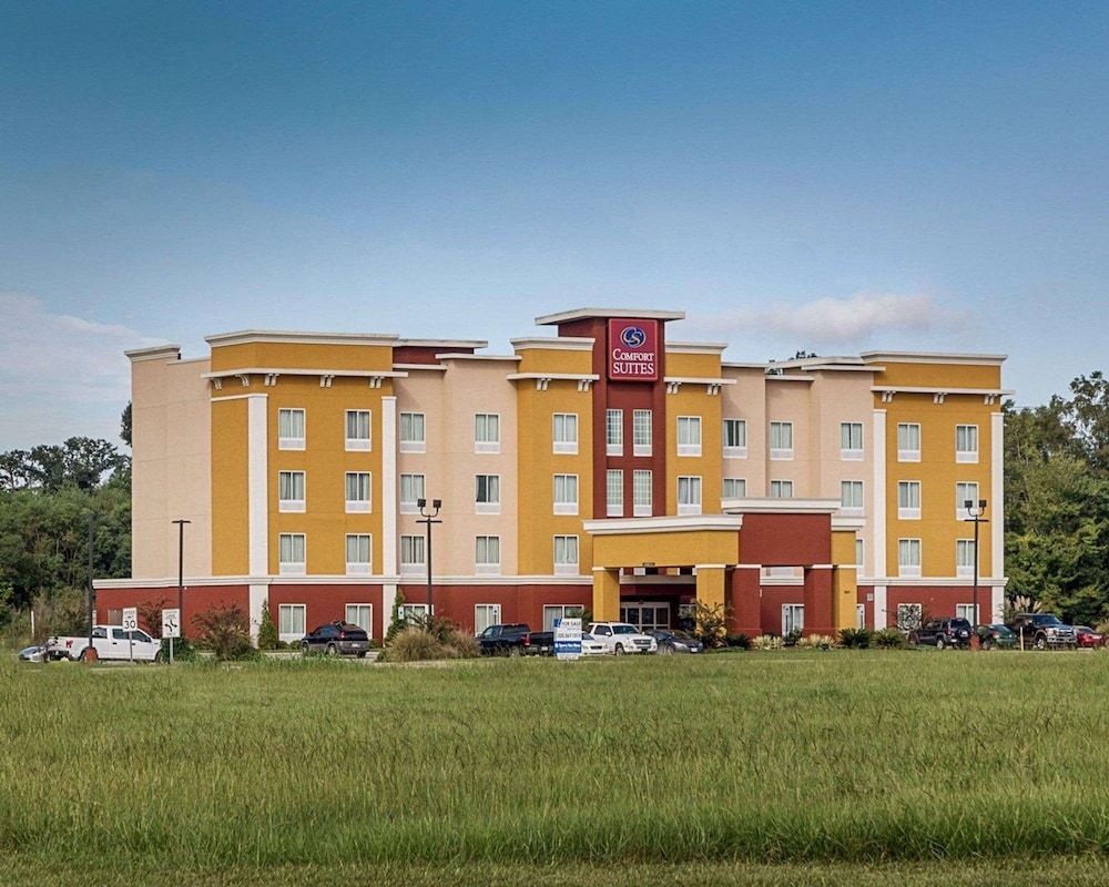 Comfort Suites near Tanger Outlet Mall 1