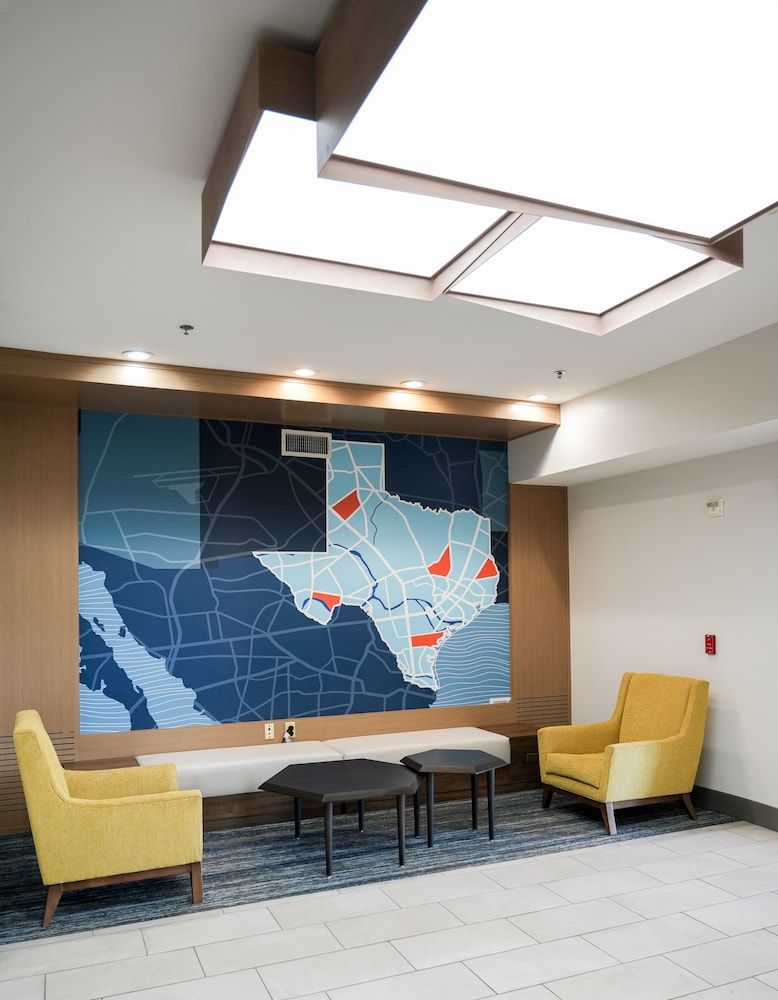 Holiday Inn Express & Suites DALLAS SOUTHWEST-CEDAR HILL by IHG 2