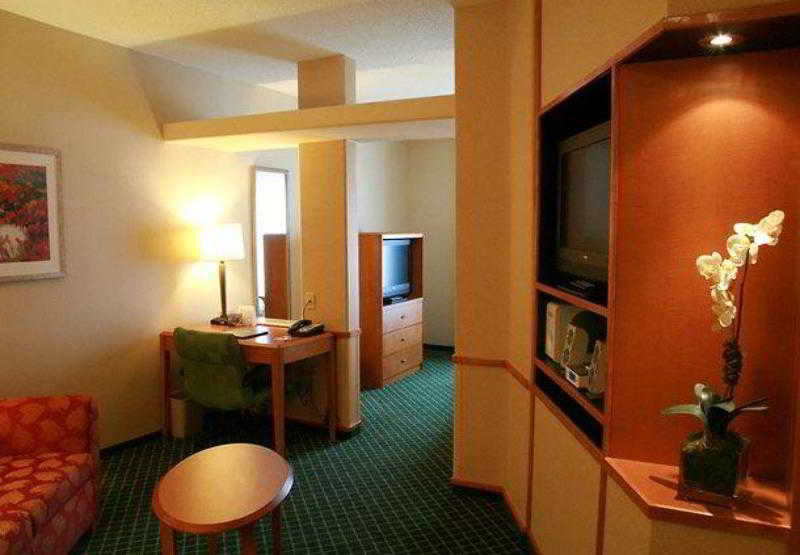 Fairfield Inn & Suites Toledo North 1