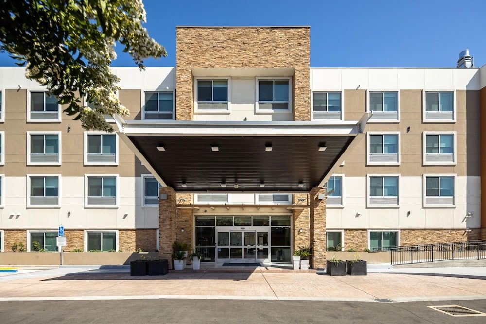 Holiday Inn Express & Suites SAN JOSE – SILICON VALLEY by IHG 1