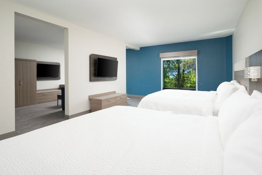 Holiday Inn Express & Suites NEWPORT SOUTH by IHG 2