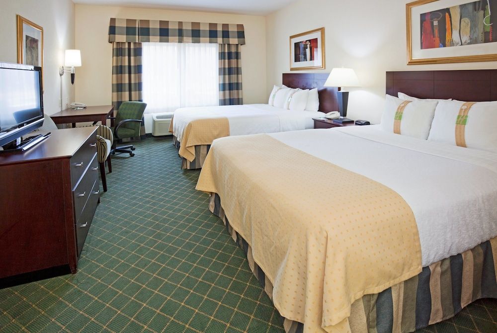 Holiday Inn CONFERENCE CTR MARSHFIELD by IHG 2