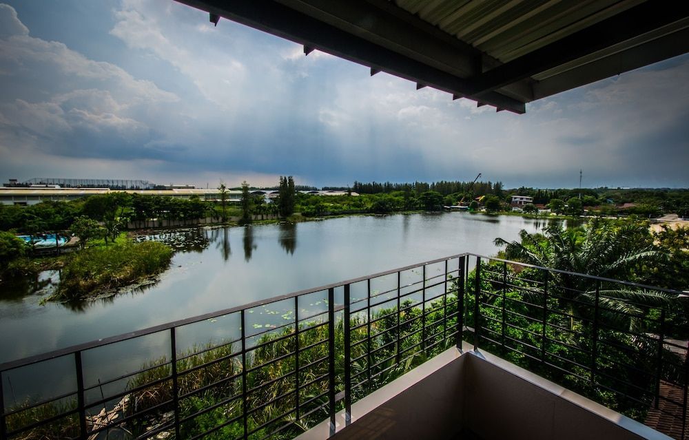 Na Siri Lake View 1