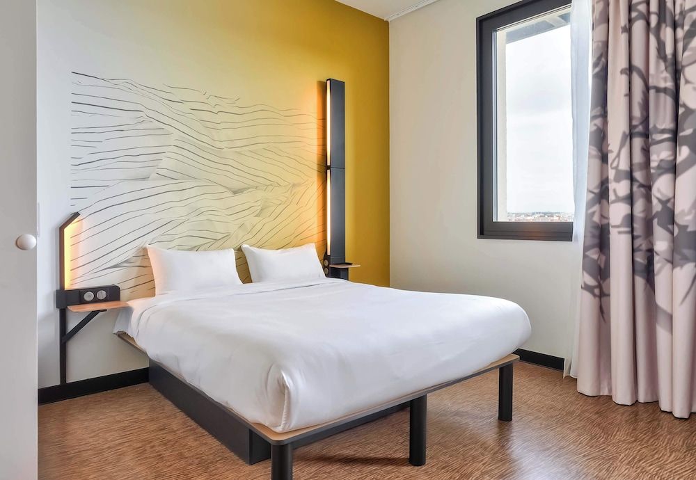 B&B HOTEL Paris Porte d'Orléans 1