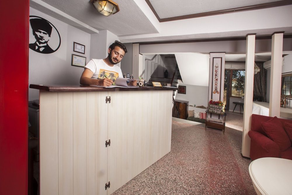 Iola Hotel 2