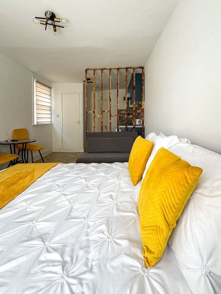 Tottenham City Stays (Opposite Seven Sisters Train Station) 2